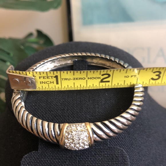 UNIQUE Cuff Bracelet - Picture 6 of 7